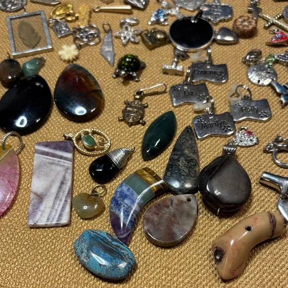 Huge bundle of pendants & charms - Picture 4 of 17